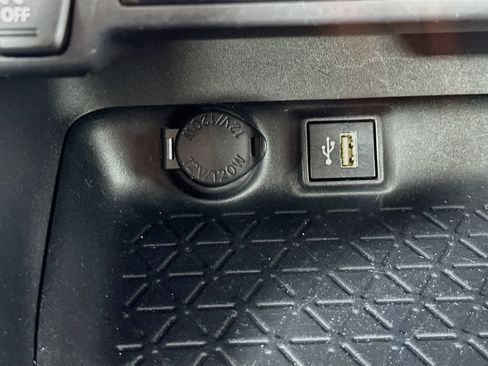 Used 2025 Toyota RAV4 XLE FWD image 26