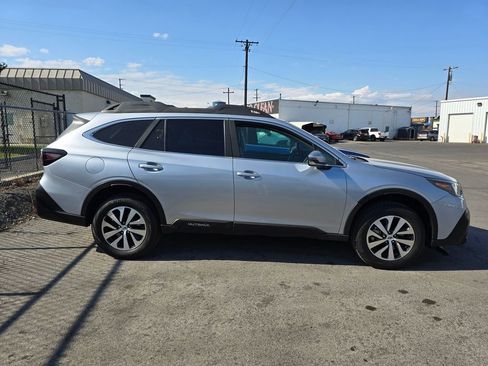 Used 2020 Subaru Outback Premium image 3