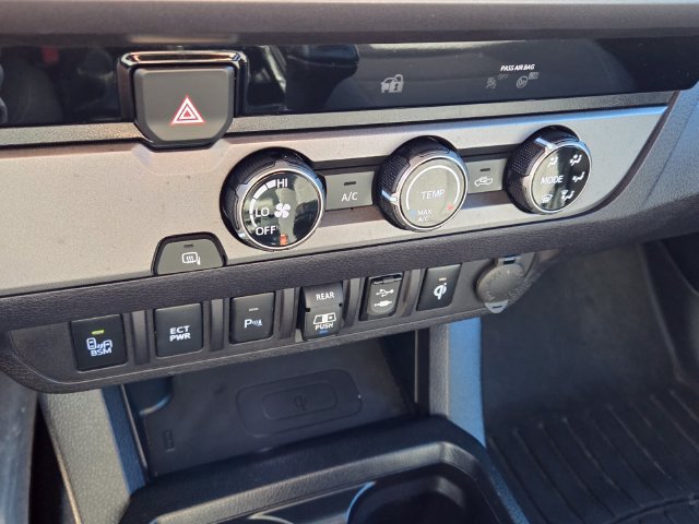 Used 2018 Toyota Tacoma TRD Sport w/ Technology Package RWD image 23