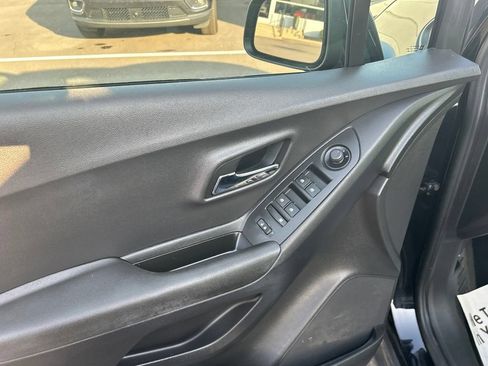 Used 2020 Chevrolet Trax LS w/ LPO, Protection Package FWD image 22