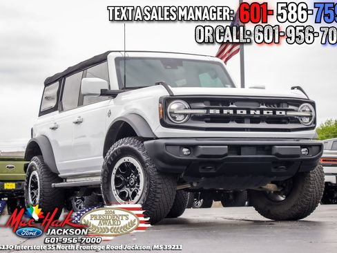 Certified 2022 Ford Bronco Outer Banks w/ Sasquatch Package AWD/4WD image 1
