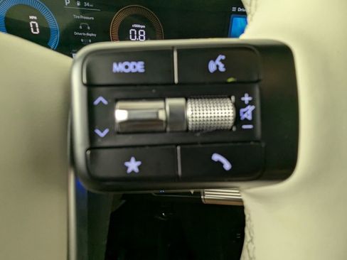 Used 2025 Hyundai Santa Fe SEL image 17