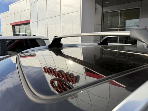 Used 2017 Cadillac XT5 Luxury w/ Driver Awareness Package image 40