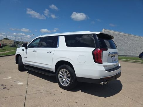 Used 2021 GMC Yukon XL Denali AWD/4WD image 3