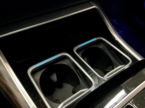 Used 2025 BMW 740i w/ Premium Package image 37