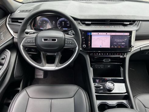 New 2026 Jeep Grand Cherokee L Limited w/ Limited Altitude Package AWD/4WD image 10