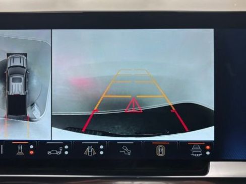 Used 2024 Chevrolet Silverado 1500 LT w/ Z71 Off-Road Package image 28