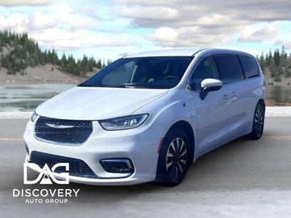 Used 2023 Chrysler Pacifica Touring-L