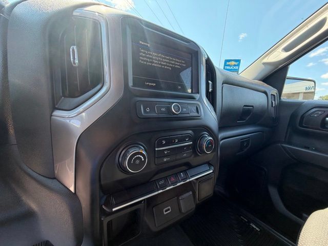Used 2019 Chevrolet Silverado 1500 Custom w/ Custom Value Package AWD/4WD image 18