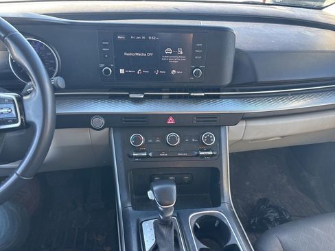 Used 2023 Kia Carnival LX image 10