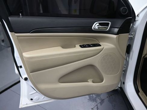 Used 2019 Jeep Grand Cherokee Laredo AWD/4WD image 68