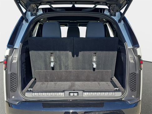Used 2025 Land Rover Discovery Dynamic SE image 15