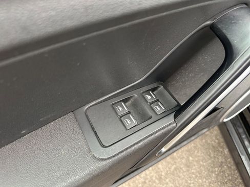 Used 2015 Volkswagen Beetle TDI image 17