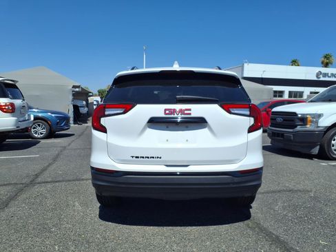 Used 2023 GMC Terrain SLE w/ Driver Convenience Package FWD image 6
