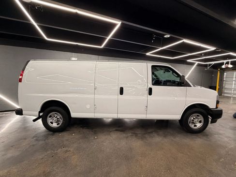 Used 2021 Chevrolet Express 2500 Extended w/ Enhanced Convenience Package RWD image 5