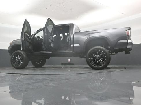 Used 2020 Toyota Tacoma TRD Off-Road AWD/4WD image 60