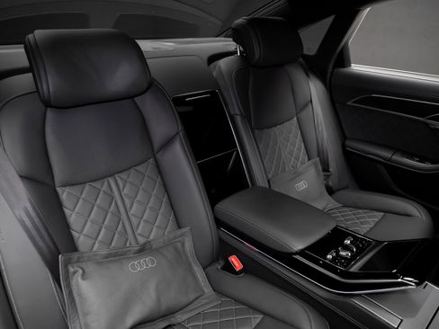 Used 2024 Audi S8 image 67