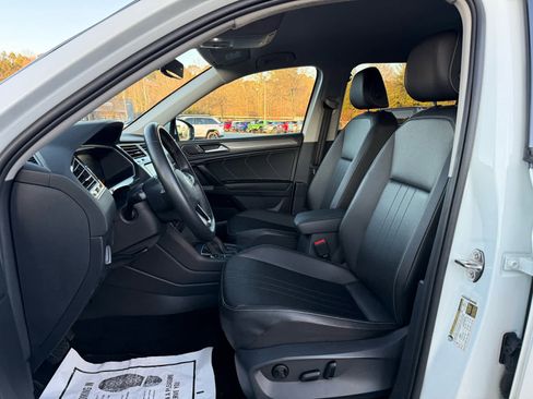 Used 2023 Volkswagen Tiguan SE image 13