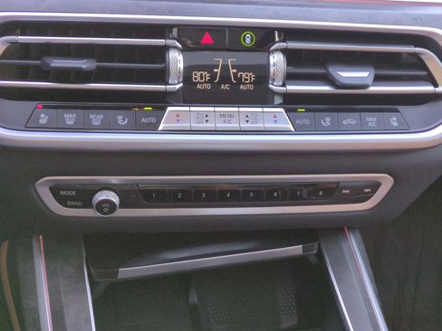 Used 2022 BMW X7 xDrive40i w/ Premium Package image 23