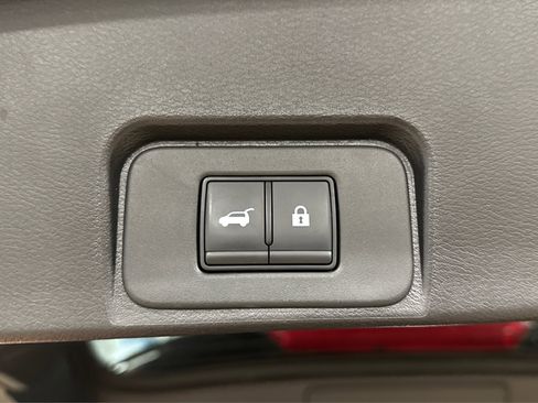 Used 2025 Nissan Rogue SV image 42