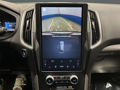 Used 2024 Ford Edge SEL image 9