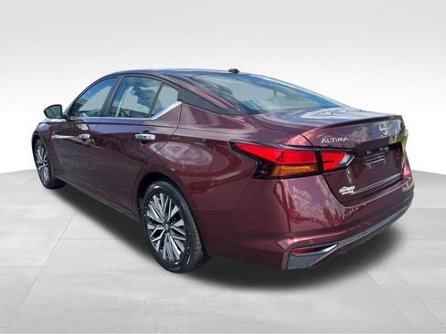 Used 2024 Nissan Altima 2.5 SV FWD image 3