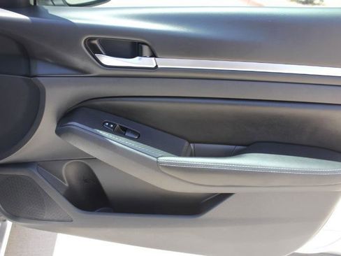 Used 2022 Nissan Altima 2.5 SV FWD image 21