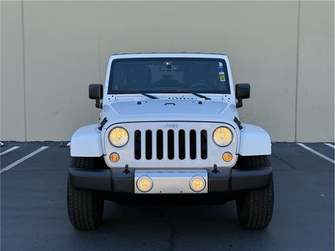 Used 2014 Jeep Wrangler Unlimited Sahara w/ Connectivity Group AWD/4WD image 2