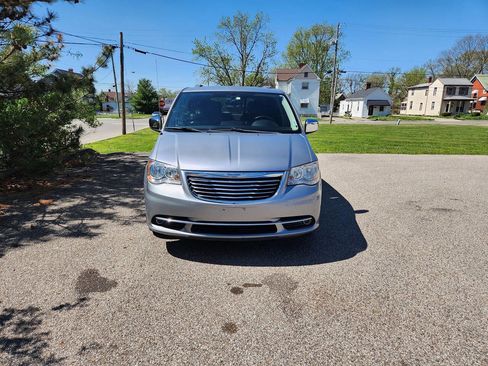 Used 2013 Chrysler Town & Country Touring-L w/ Entertainment Group #2 image 2