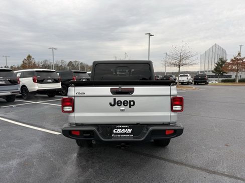 Used 2023 Jeep Gladiator Willys image 6