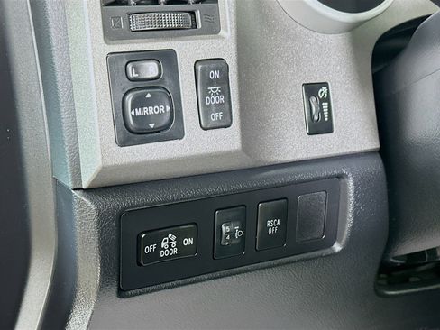 Used 2010 Toyota Tundra 4x4 Double Cab image 10