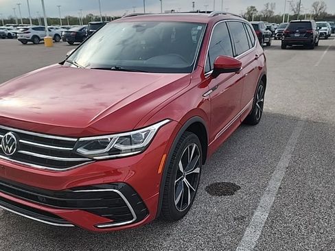 Used 2024 Volkswagen Tiguan SEL R-Line image 3