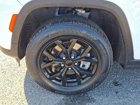 Used 2024 Jeep Grand Cherokee L Laredo AWD/4WD image 29