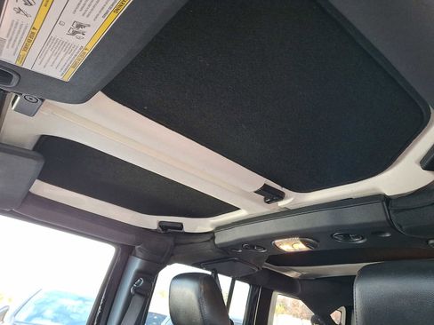 Used 2017 Jeep Wrangler Unlimited Sahara image 10