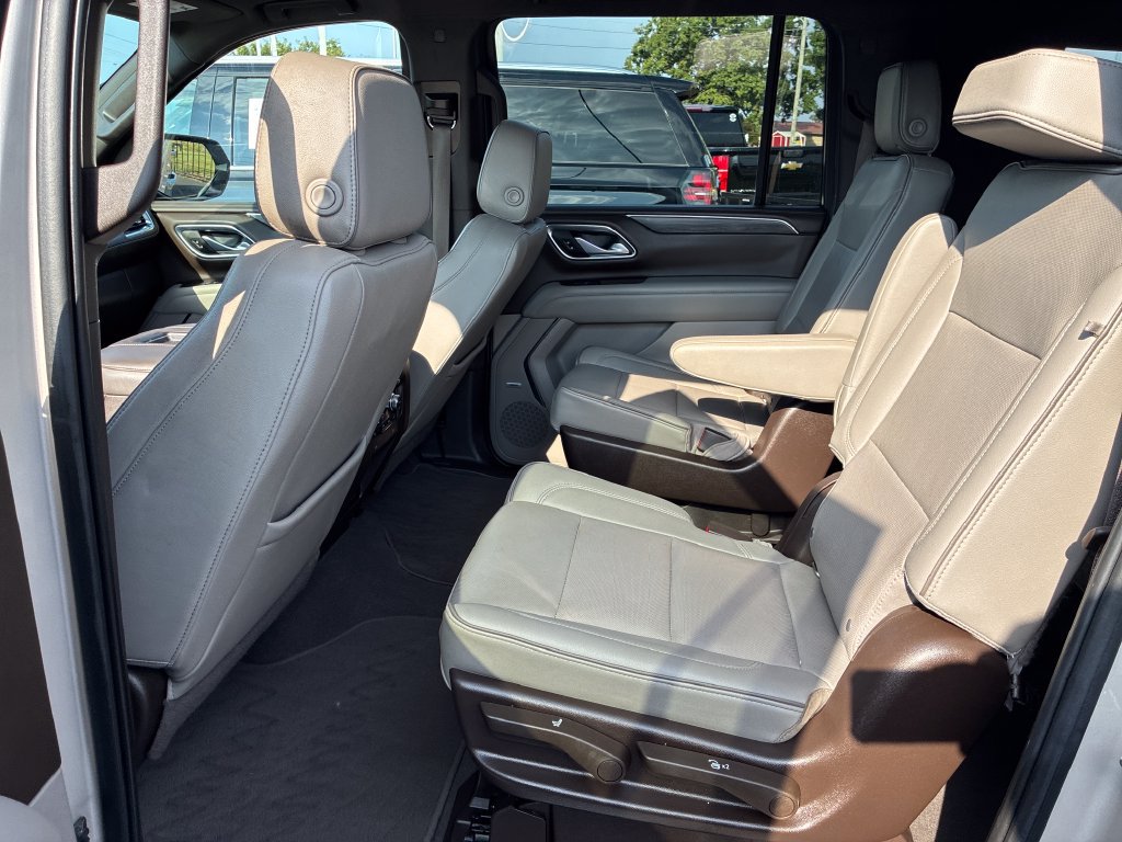 Used 2022 GMC Yukon XL SLT w/ SLT Premium Package AWD/4WD image 18