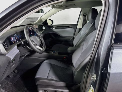 Certified 2025 Volkswagen Tiguan SE AWD/4WD image 12