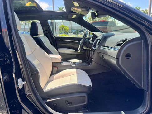 Used 2018 Chrysler 300 S w/ 300S Premium Group RWD image 23