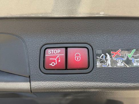 Used 2026 Mercedes-Benz GLS 450 4MATIC image 14
