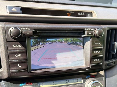 Used 2018 Toyota RAV4 XLE FWD image 23