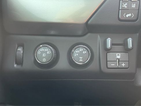 Used 2015 Chevrolet Tahoe LTZ image 17