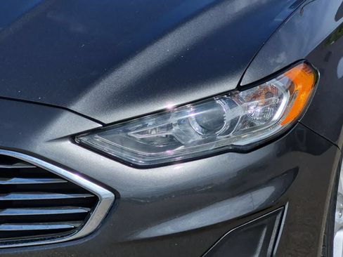 Used 2019 Ford Fusion SE FWD image 11