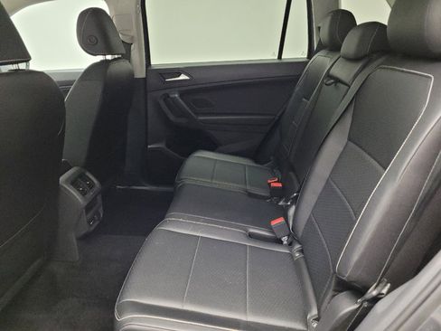 Used 2021 Volkswagen Tiguan SEL AWD/4WD image 18