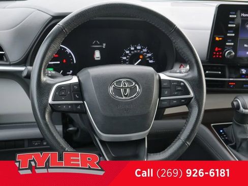 Used 2024 Toyota Sienna XLE FWD image 42