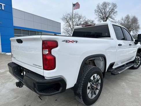 Used 2024 Chevrolet Silverado 2500 Custom w/ Custom Convenience Package image 3