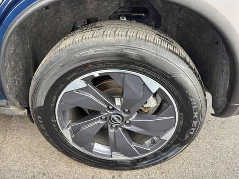 Used 2025 Nissan Rogue SV image 33