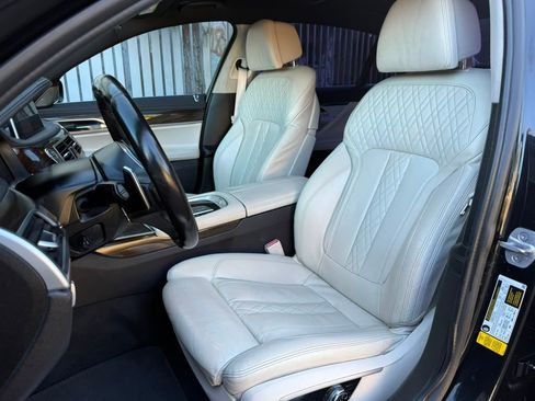 Used 2022 BMW 740i w/ M Sport Package RWD image 17