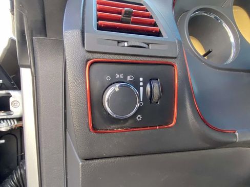 Used 2012 Dodge Challenger SXT image 19