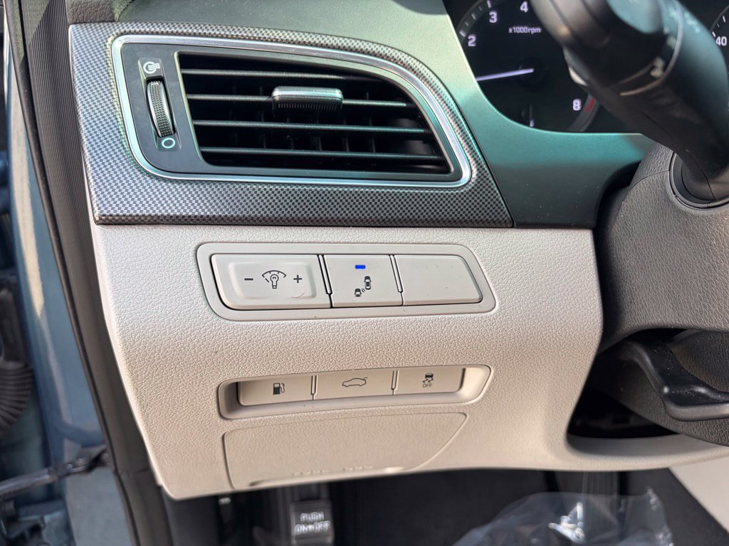 Used 2015 Hyundai Sonata Sport w/ Option Group 03 FWD image 13