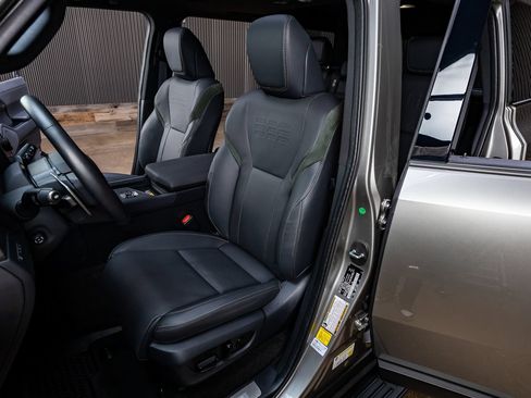 Used 2025 Lexus GX 550 AWD/4WD image 29