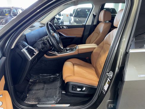 Certified 2025 BMW X7 xDrive40i w/ Premium Package image 20